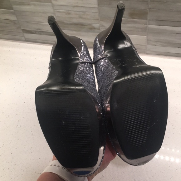 Guess Silver Glitter Heels - Picture 2 of 8
